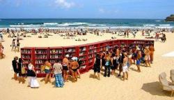 Первая пляжная библиотека в Турции