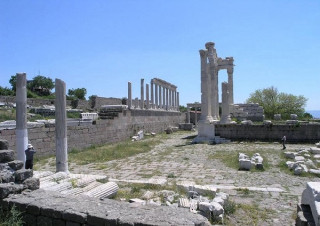 Храм Траяна в Пергаме