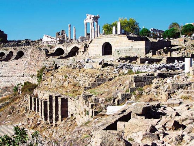 Храм Траяна в Пергаме